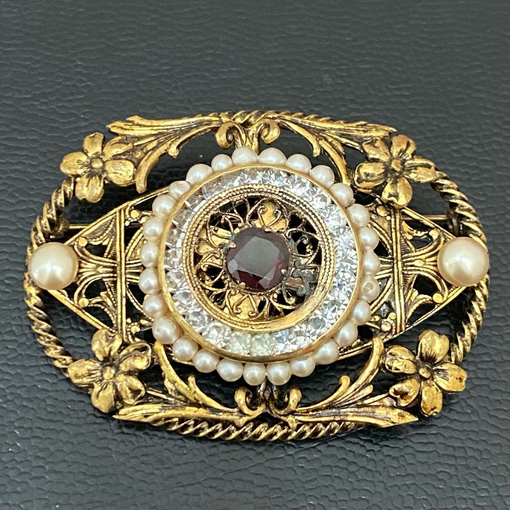 Vintage Unsigned Filigree Garnet Birthstone Faux Pearl Ornate Gold-tone Brooch - Picture 2 of 12